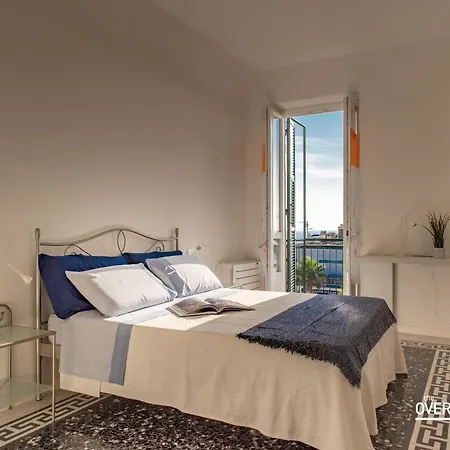 Apartment With Seaside View In The Historic Center Loano